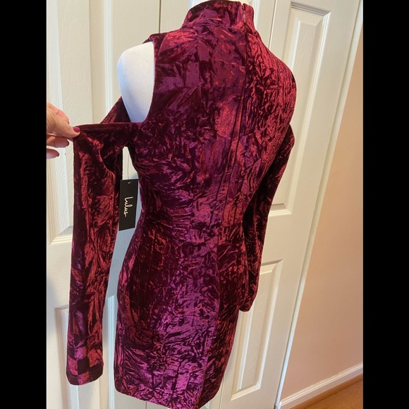 NWT~Sexy~Stunning~Lulus Cold Shoulder Velvet Dress - Picture 6 of 12